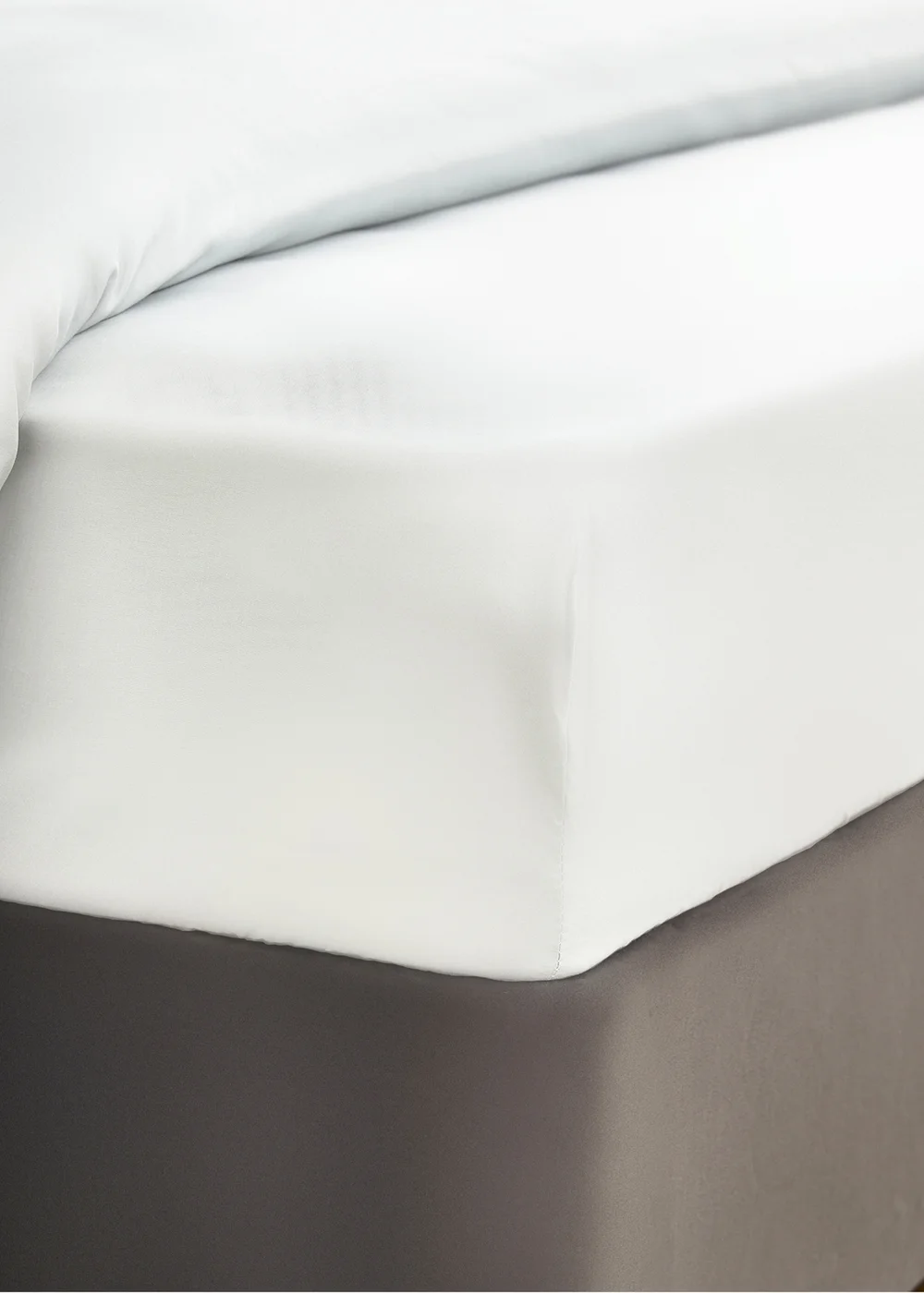 Silentnight White Cooling Fitted Bed Sheet - Double Image 2