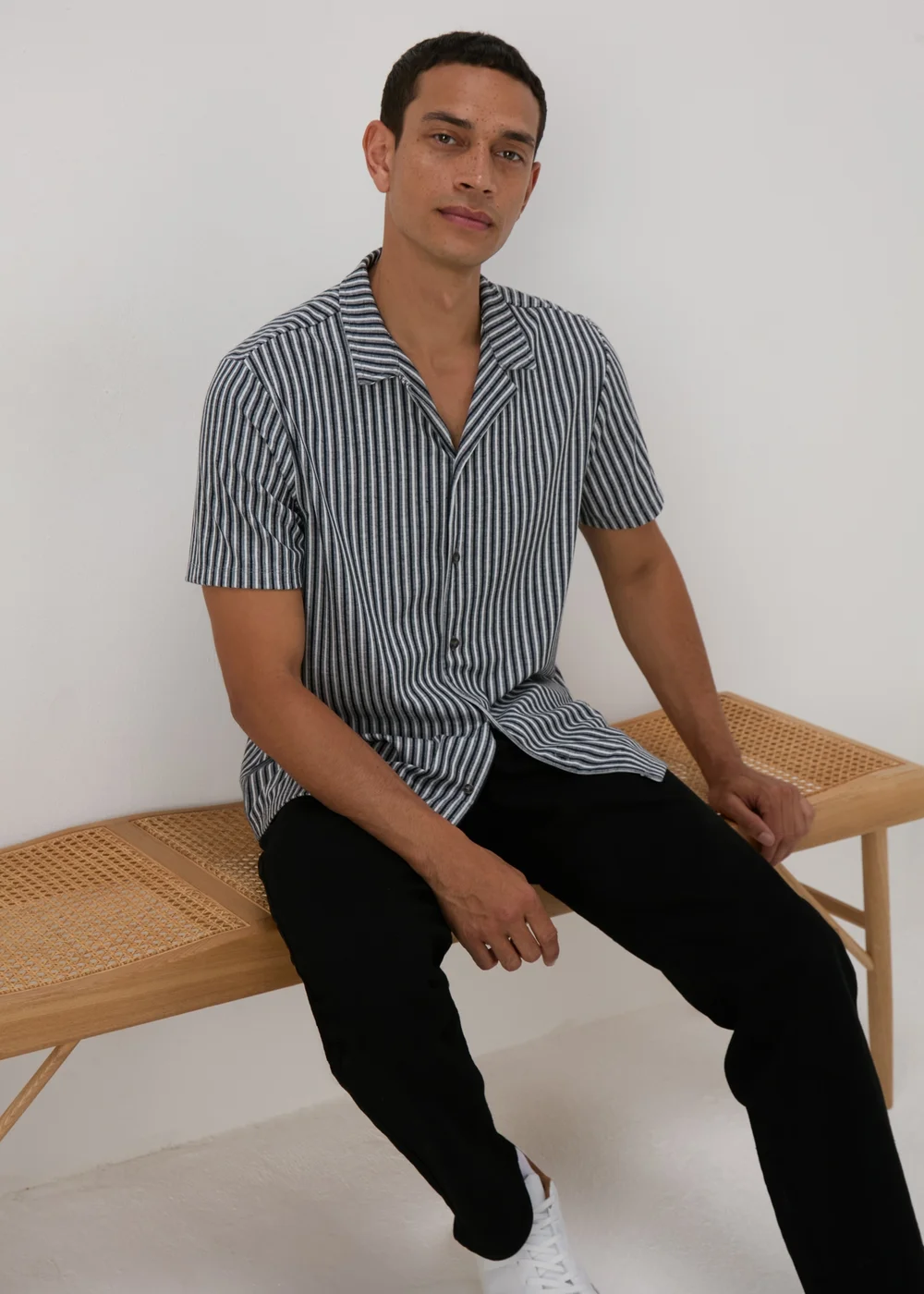 Black Stripe Textured Shirt - S Image 4