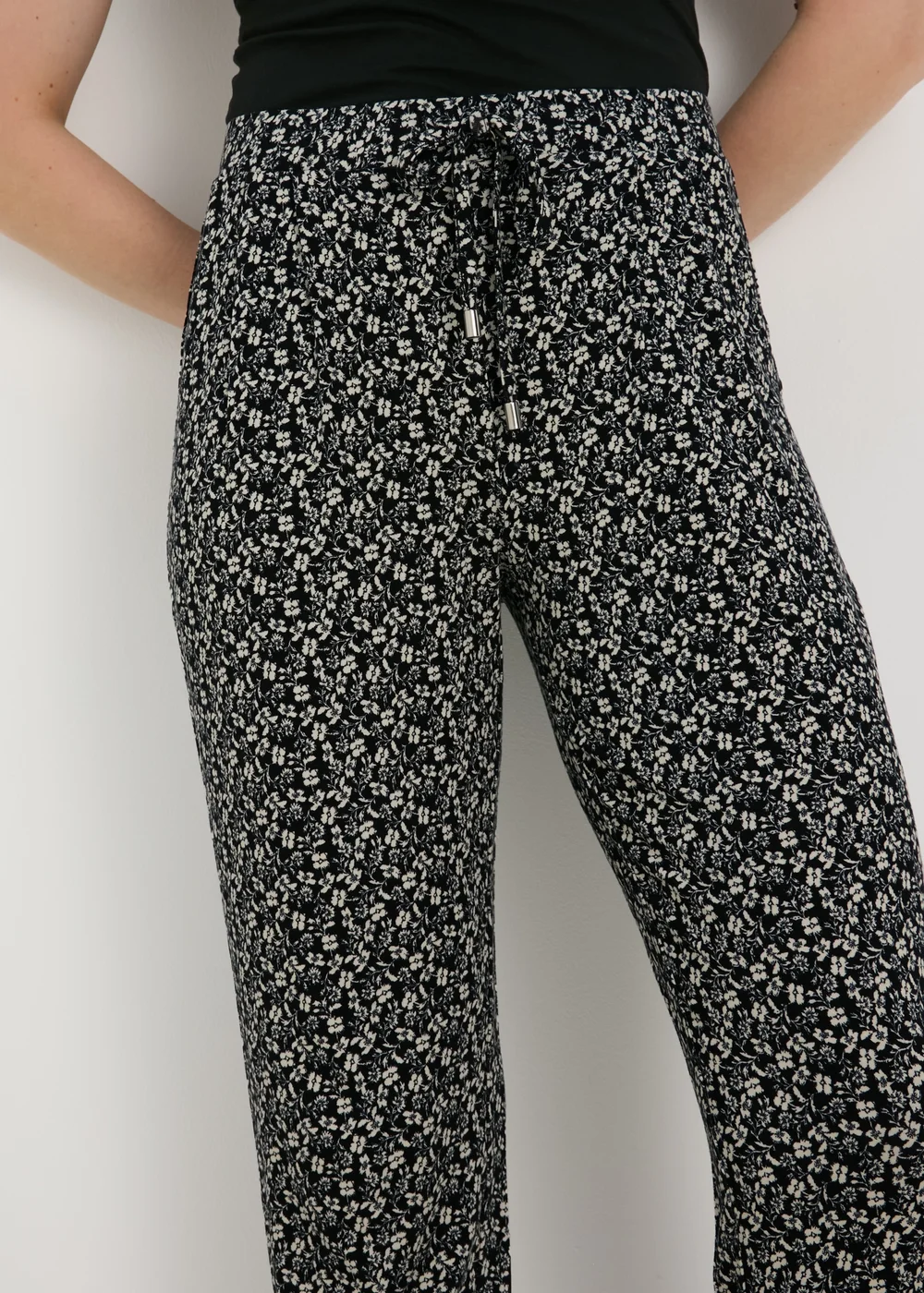 Black Floral Print Harem Trousers - Size 8 Image 3