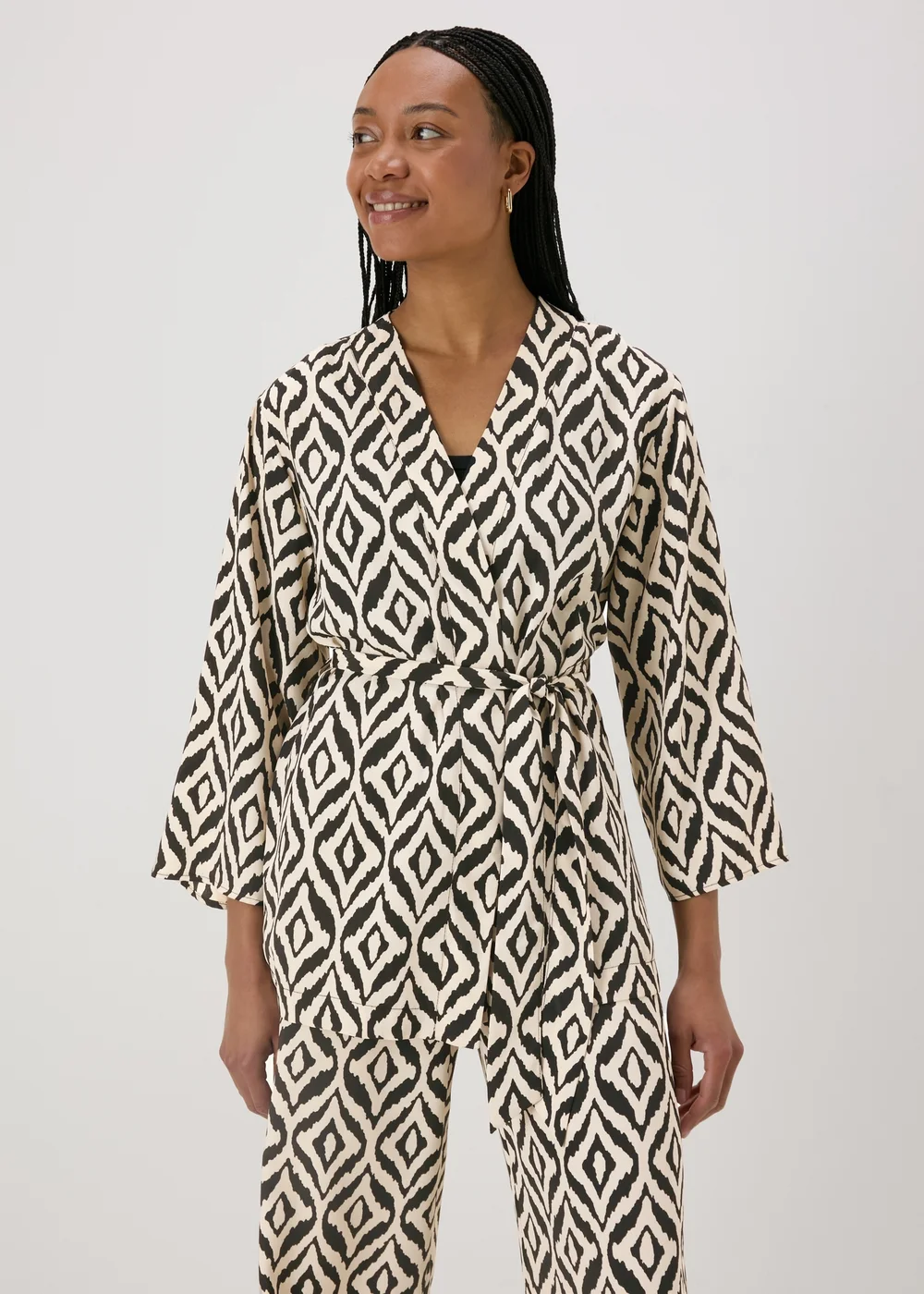 Monochrome Pattern Kimono - 8 Image 1