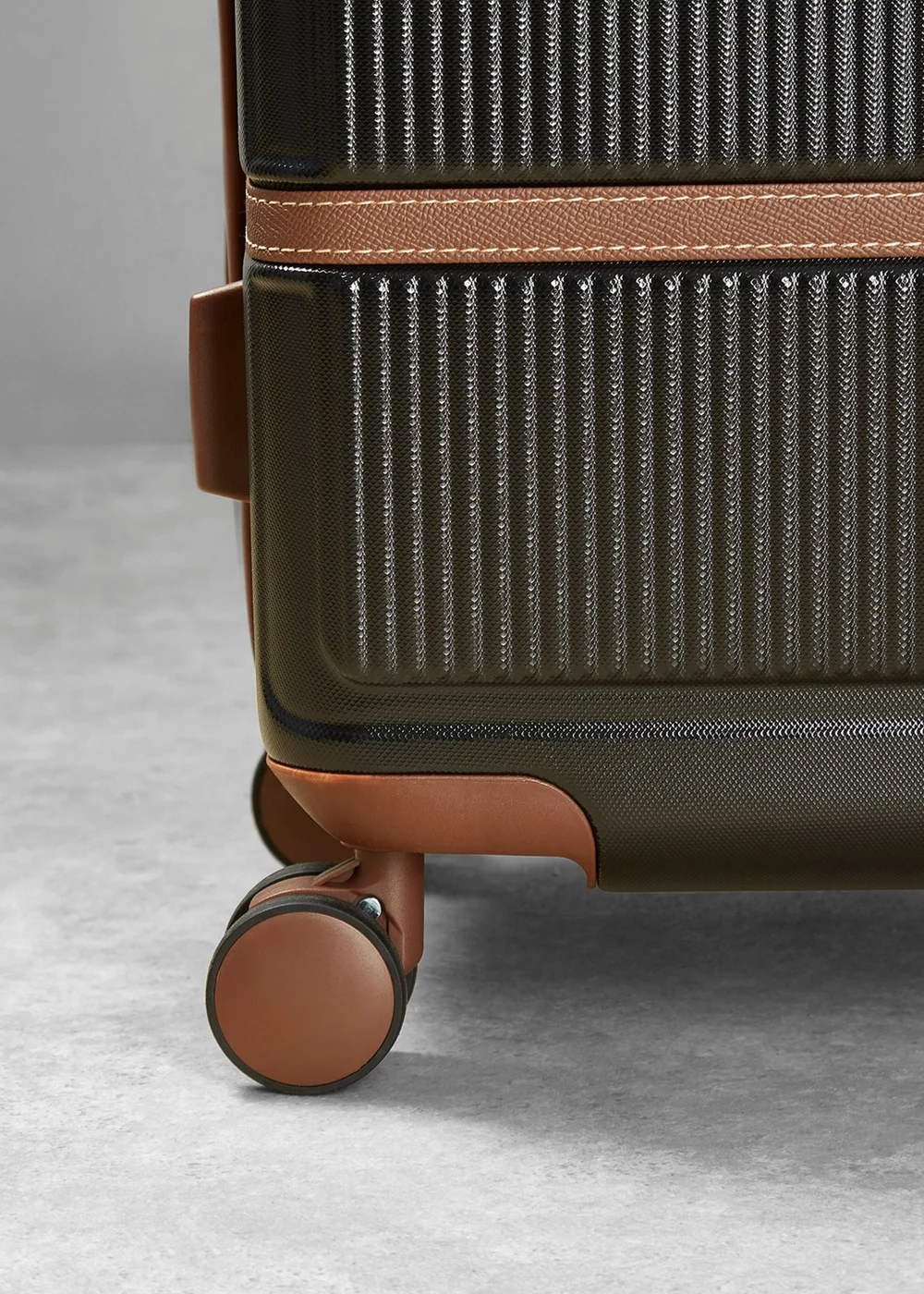 Rock Black Chelsea Cabin Suitcase - Small Image 3