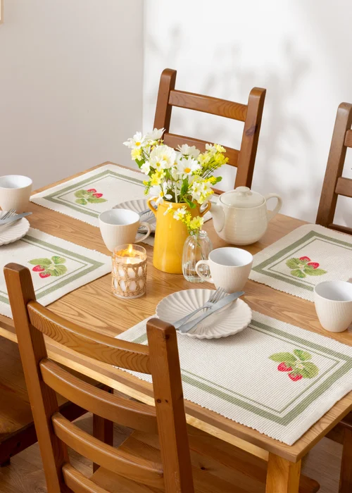 furn. Strawberry Set Of 4 Table Placemats (46 x 36cm) - One Size Image 1