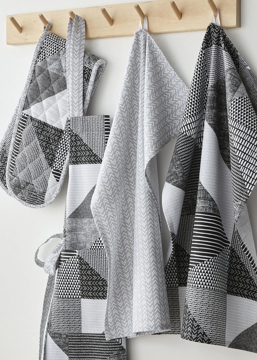 Catherine Lansfield Grey Larsson Geo Cotton Kitchen Double Oven Glove - One Size Image 3