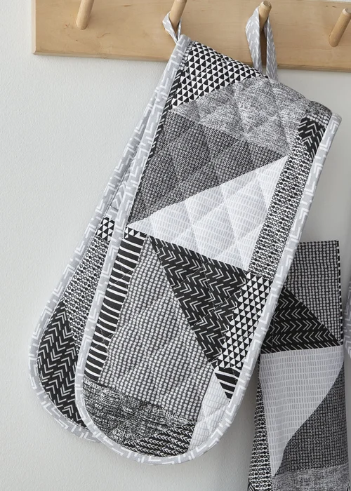 Catherine Lansfield Grey Larsson Geo Cotton Kitchen Double Oven Glove - One Size Image 2