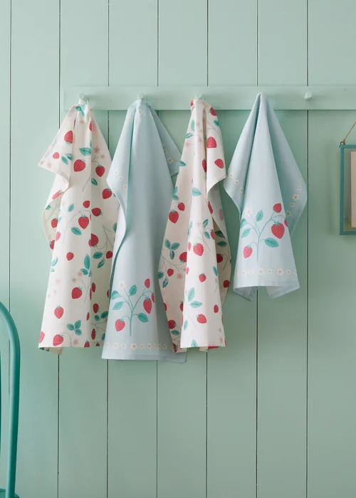 Catherine Lansfield Cream Strawberry Garden Cotton Towel Pack of 4 (50x70 cm) - One Size Image 2