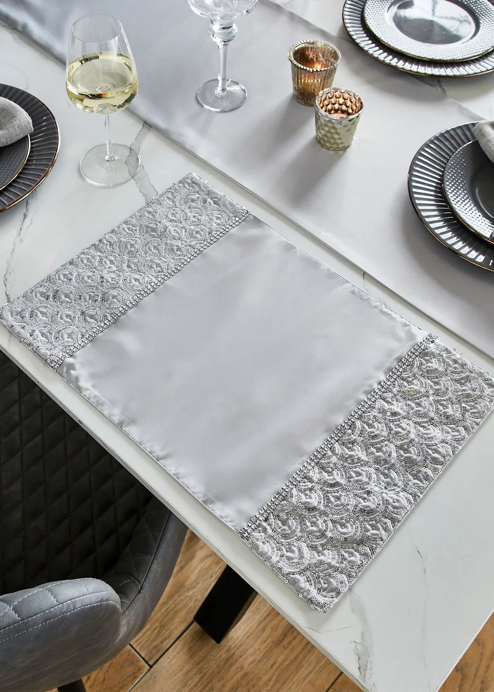 Catherine Lansfield Silver Deco Sequin Dining Place Mat 4 Pack (30x46 cm) - One Size Image 2