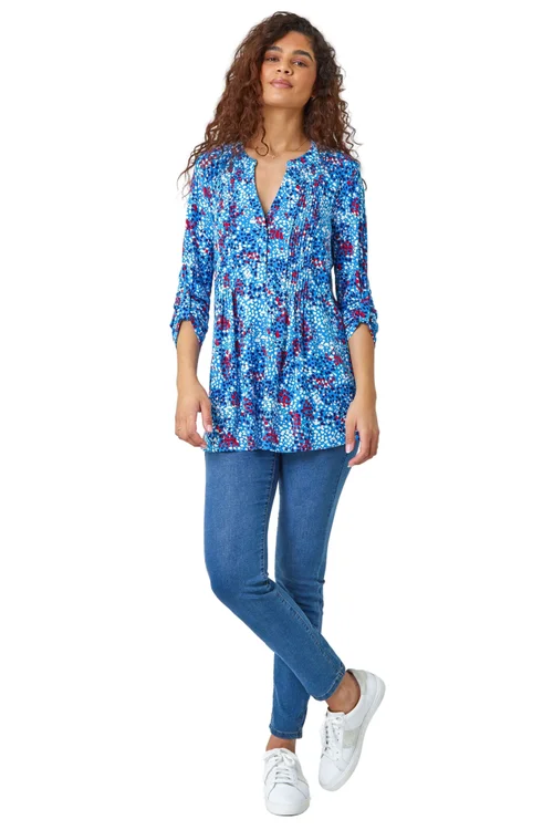 Roman Blue Abstract Spot V-Neck Pintuck Stretch Top - Size 22 Image 2