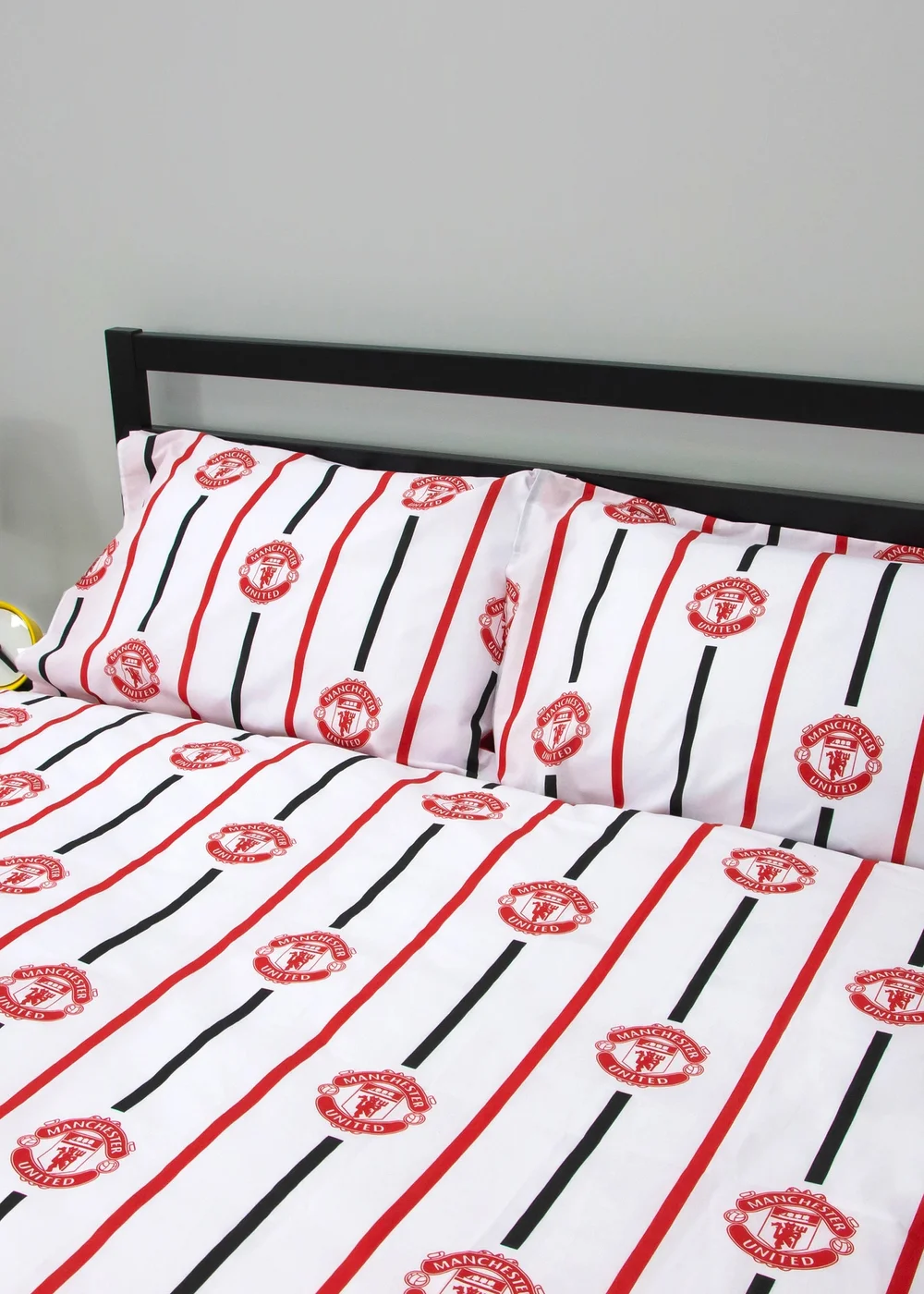 Manchester United FC Crest Double Panel Duvet - Double Image 3