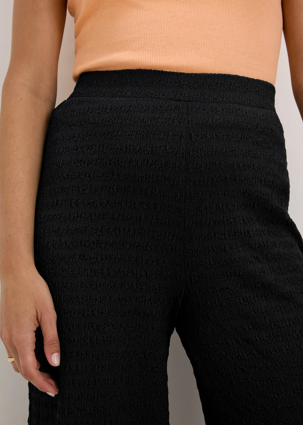 Black Textured Crop Trousers - 8 Image 3