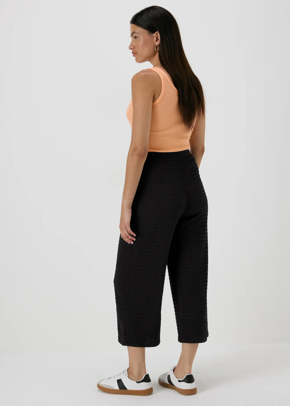 Black Textured Crop Trousers - 8 Image 2