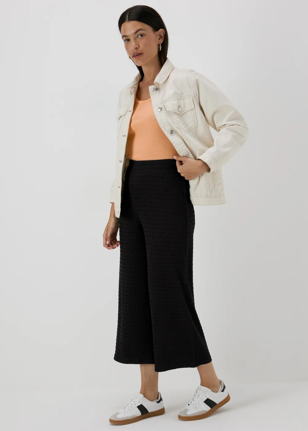 Black Textured Crop Trousers - 8 Image 4