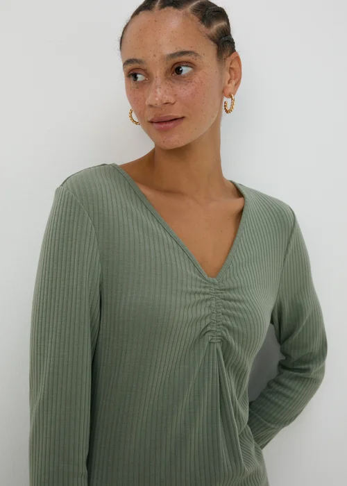 Green Ruched Front Top - Size 8 Image 3
