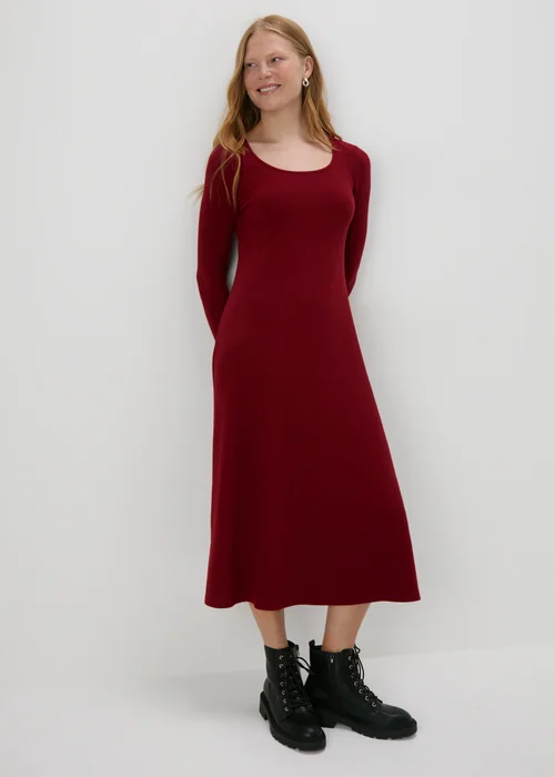 Burgundy Ribbed Scoop Neck Midi Dress - 8 Image 1