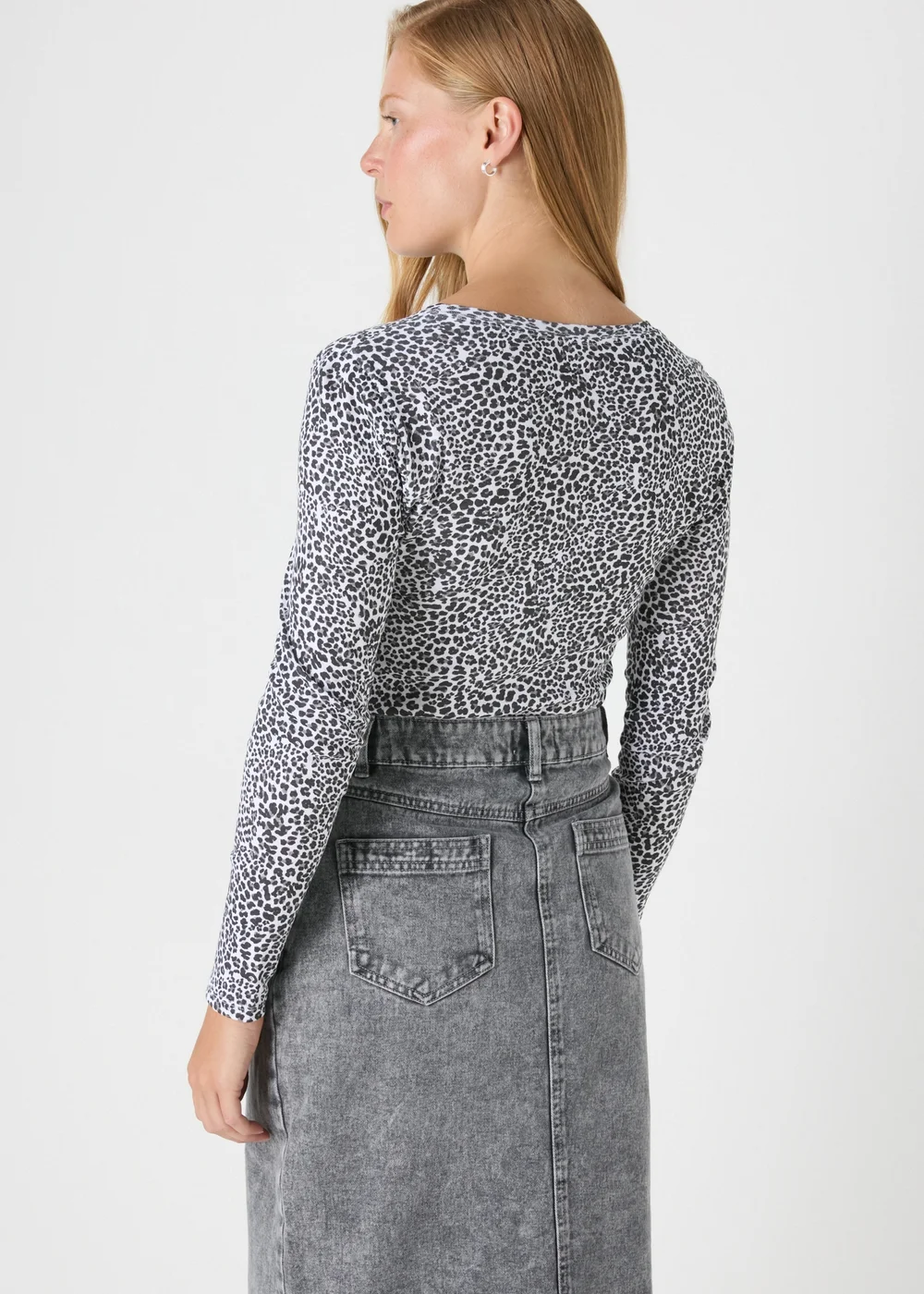 White Animal Print Fitted Long Sleeve T-Shirt - 8 Image 2