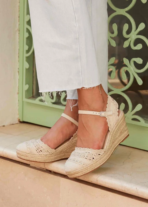 Linzi Riviera Beige Woven Closed Toe Espadrille Wedge - 3 Image 1