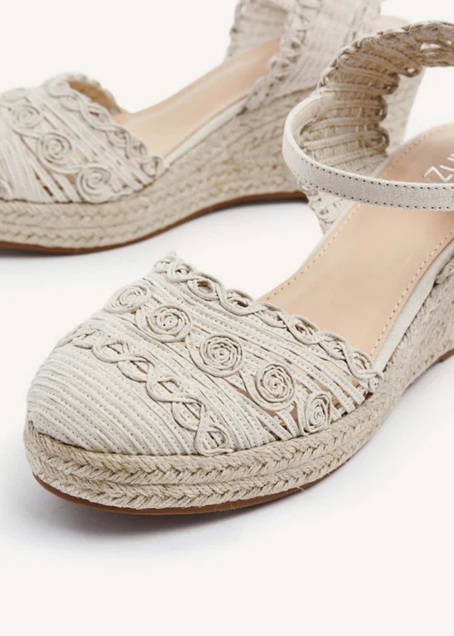 Linzi Riviera Beige Woven Closed Toe Espadrille Wedge - 3 Image 4