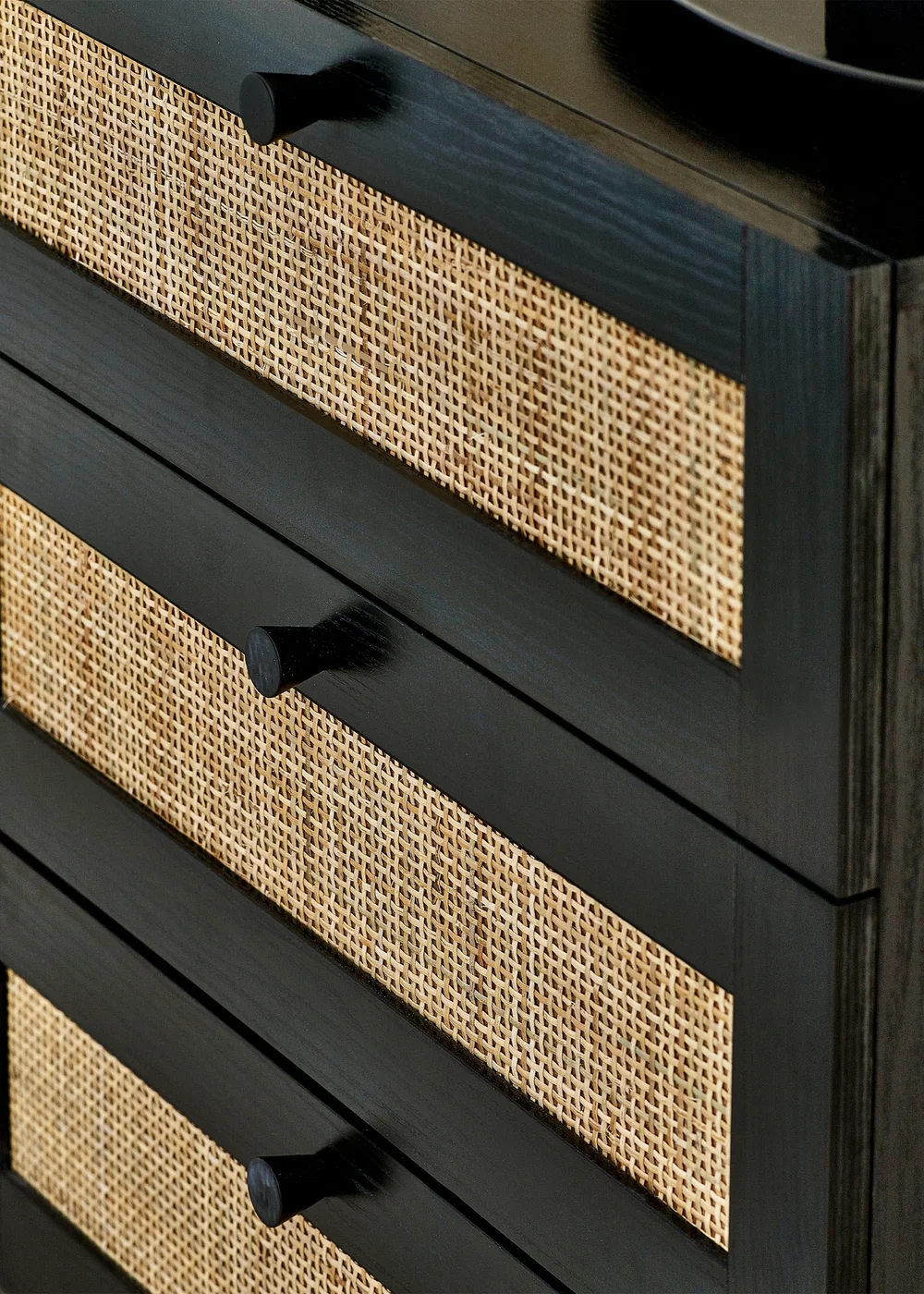 Julian Bowen Padstow 6 Drawer Chest in Black (75 x 120 x 40cm) - One Size Image 4