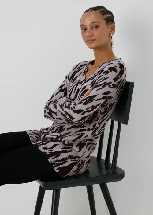 Grey Leopard Print V-Neck Jumper - 8 Image 3