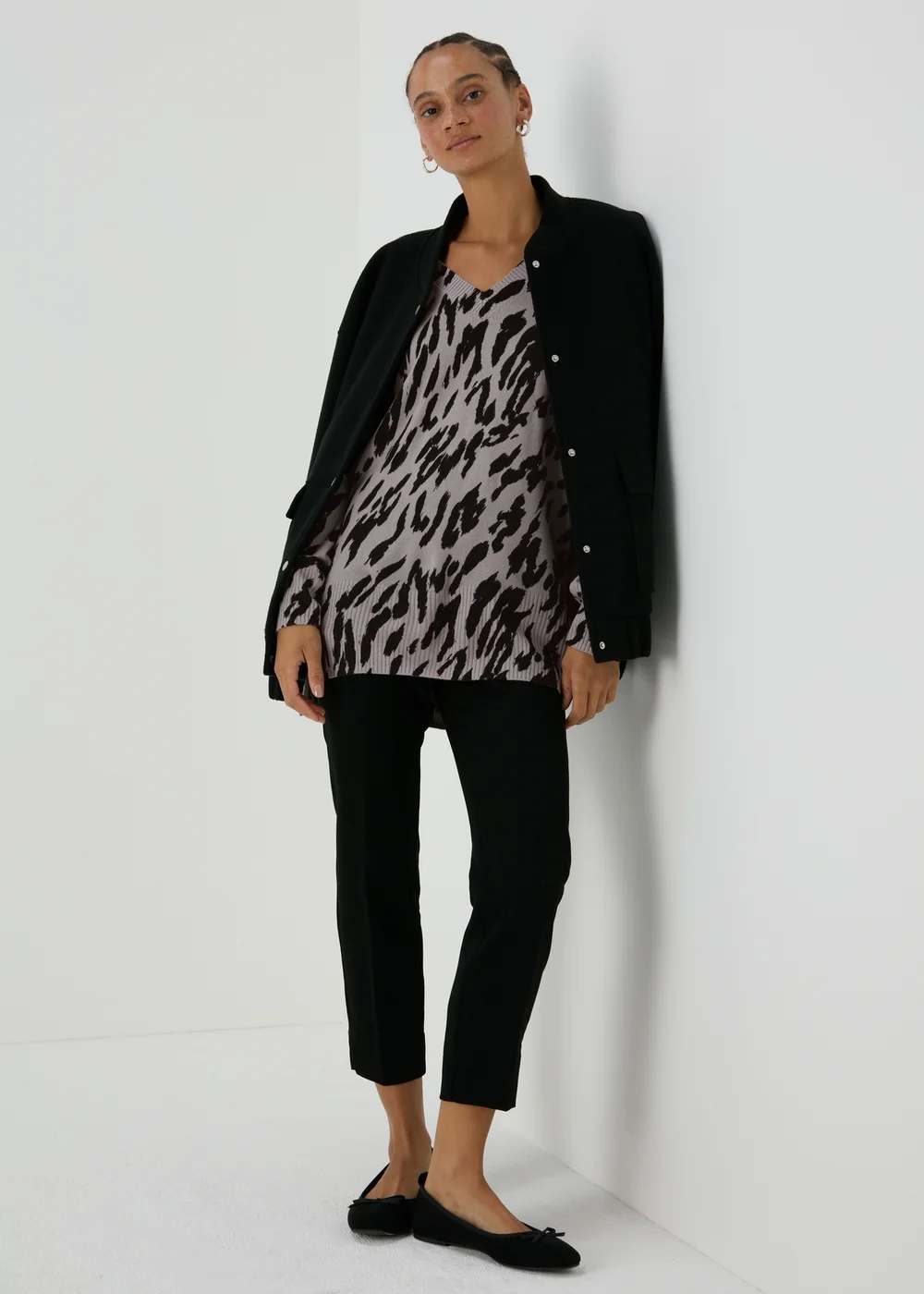 Grey Leopard Print V-Neck Jumper - 8 Image 4
