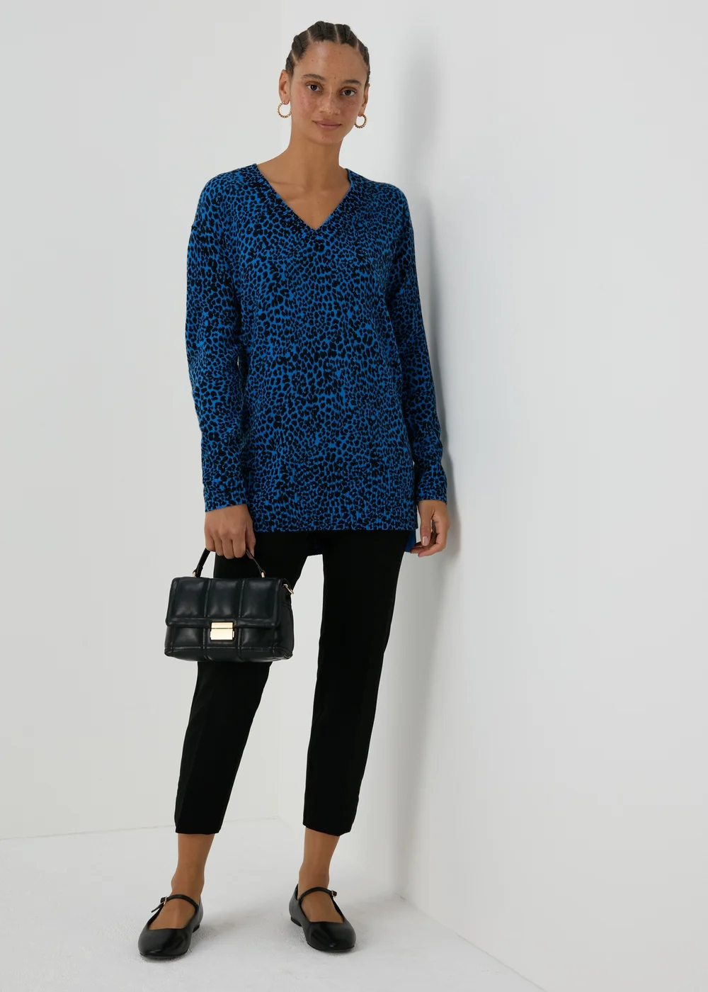 Blue Leopard Print V-Neck Jumper - 8 Image 4