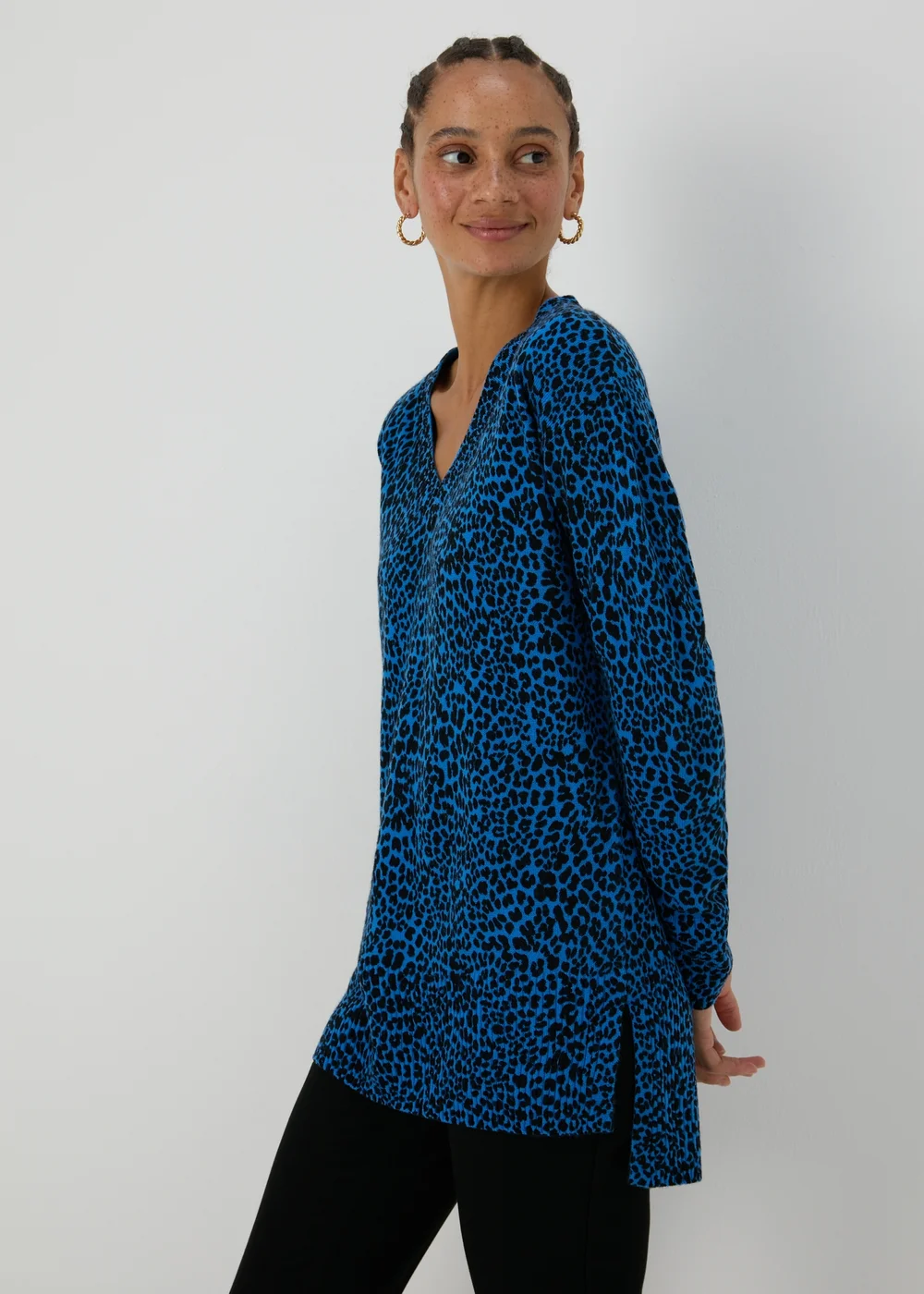 Blue Leopard Print V-Neck Jumper - 8 Image 1