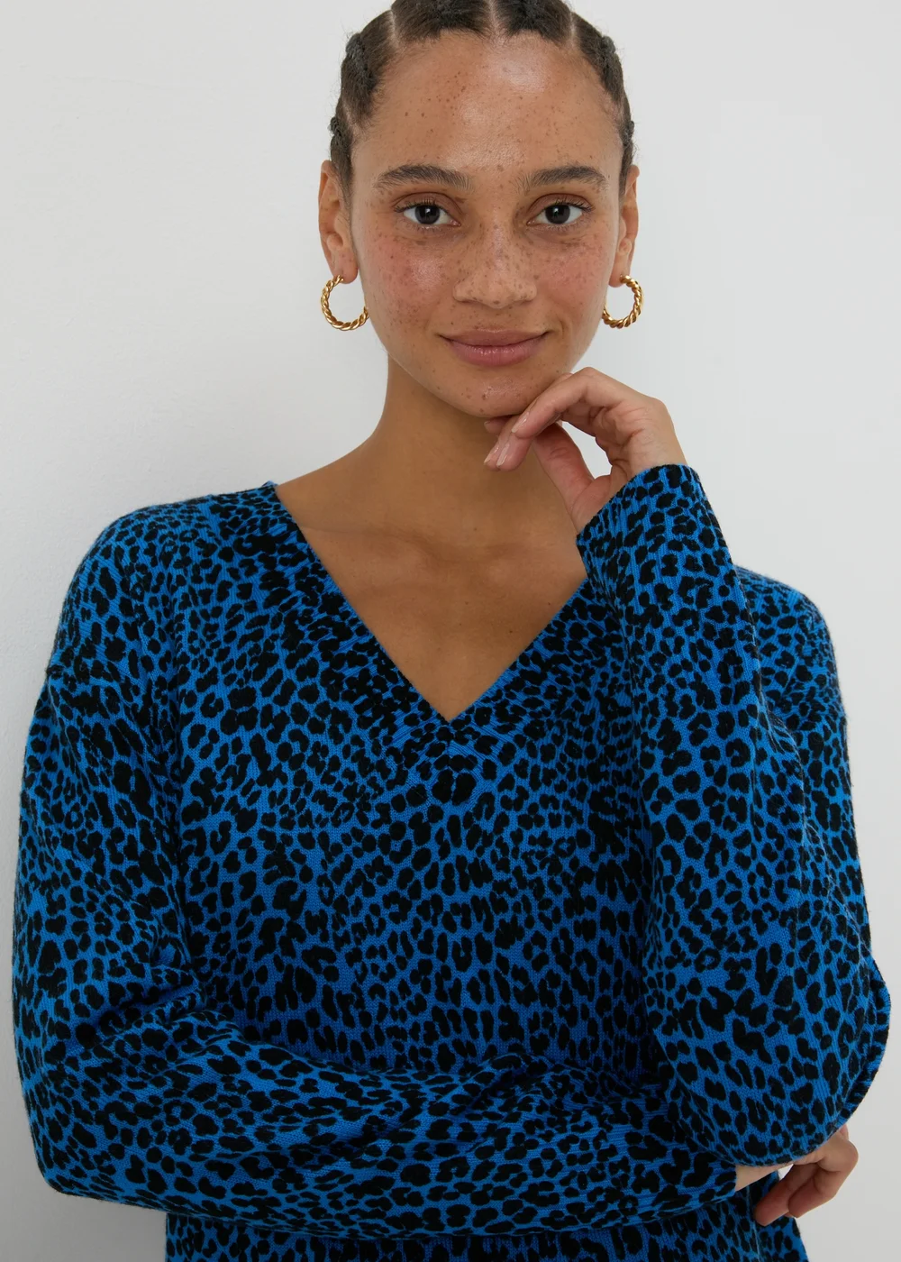 Blue Leopard Print V-Neck Jumper - 8 Image 3
