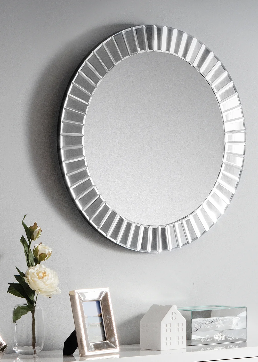 Julian Bowen Sonata Small Round Wall Mirror (60 x 60 x 2cm) - One Size Image 1