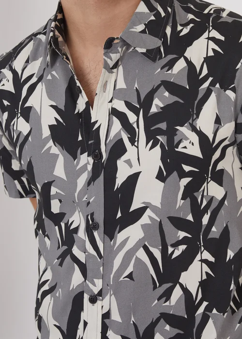 Threadbare Black Leaf Print Short Sleeve Shirt - S Image 3