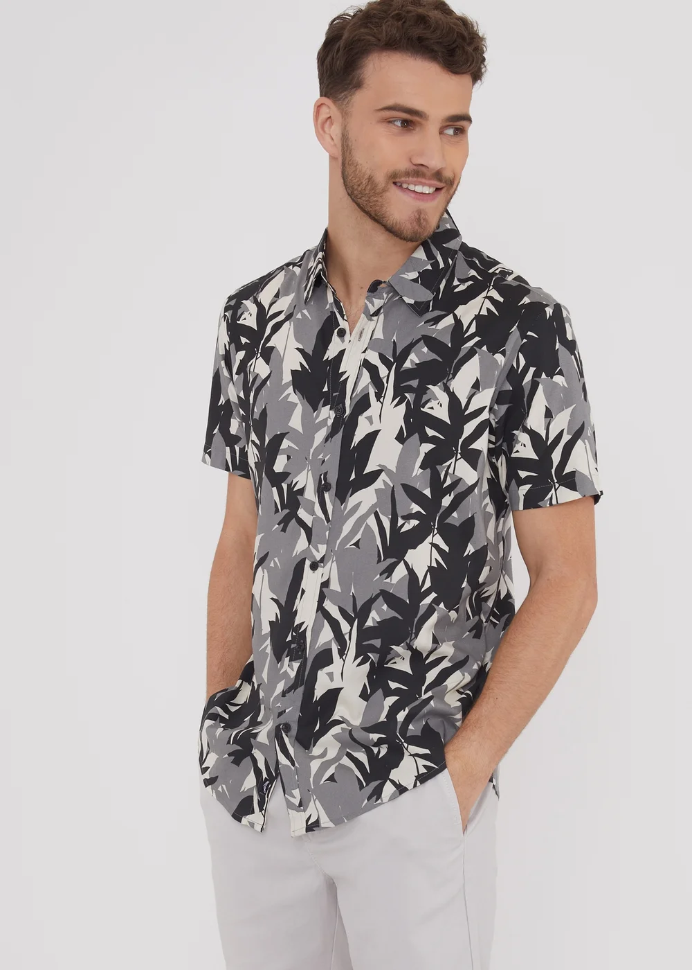 Threadbare Black Leaf Print Short Sleeve Shirt - S Image 1