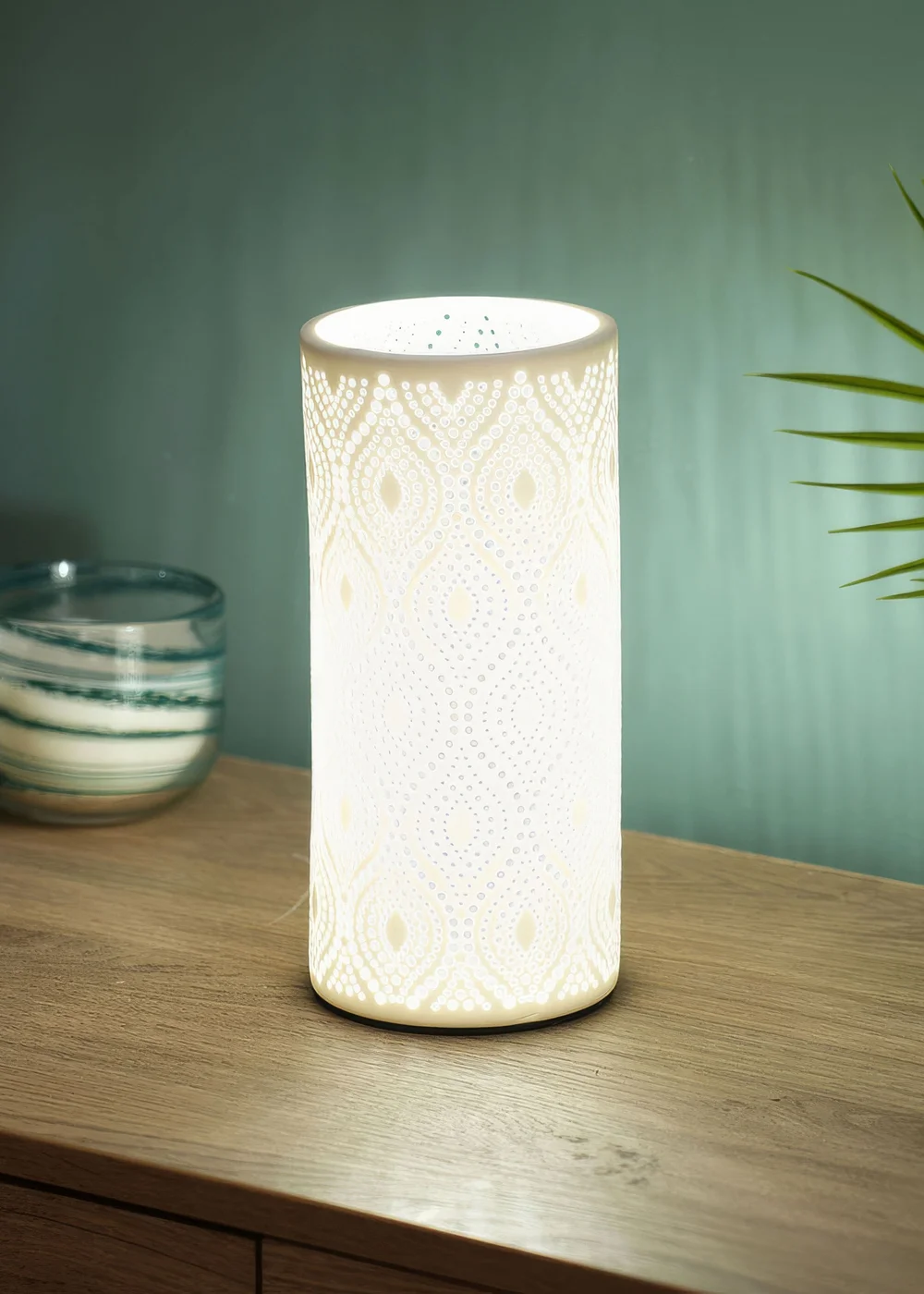 ValueLights Dahlia White Porcelain Table Lamp (24cm x 11cm x 11cm) - One Size Image 3