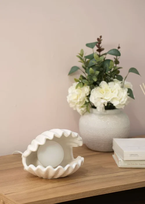 ValueLights Sammie White Ceramic Shell Table Lamp (15cm x 19.5cm x 18.5cm) - One Size Image 1