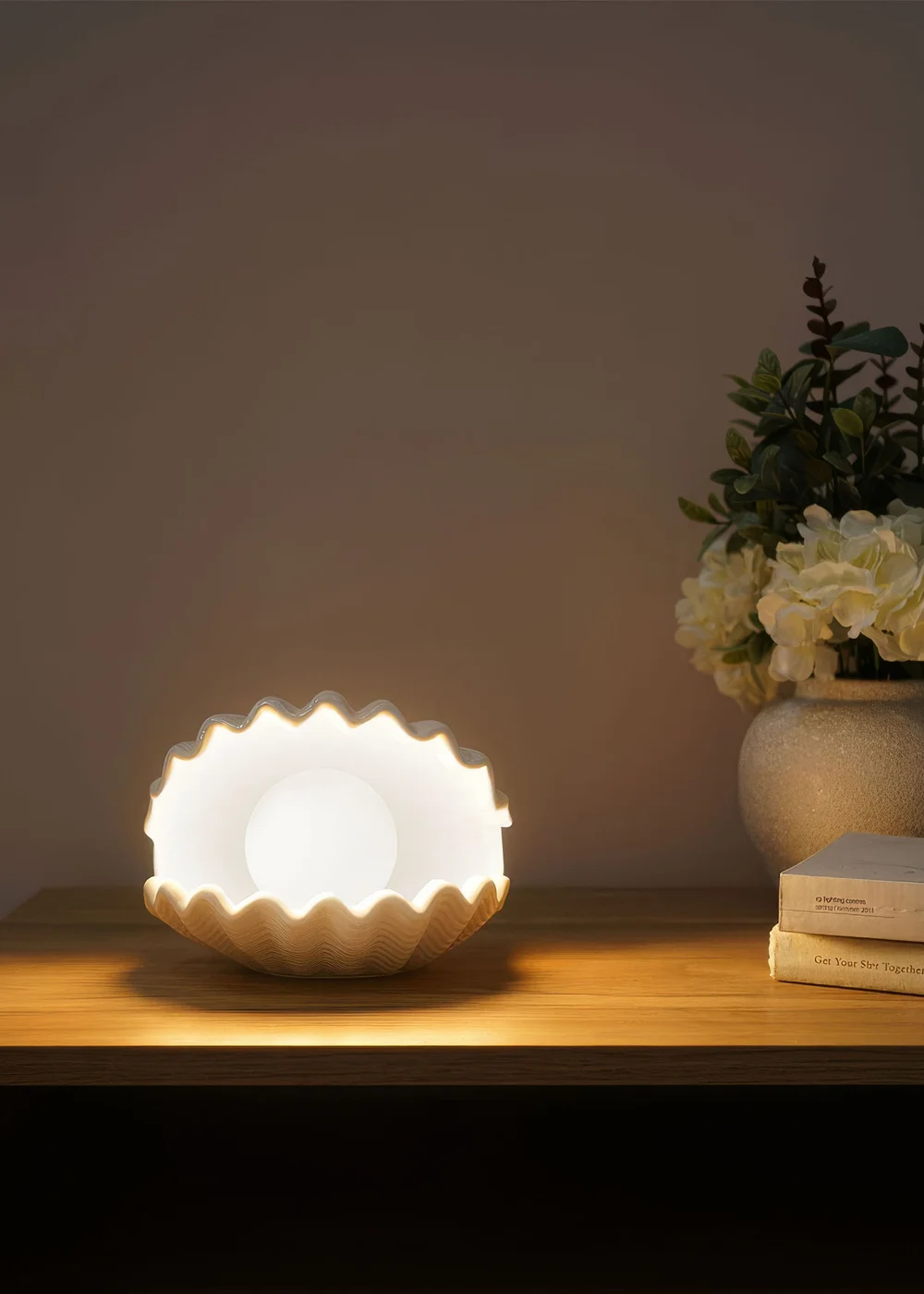 ValueLights Sammie White Ceramic Shell Table Lamp (15cm x 19.5cm x 18.5cm) - One Size Image 4