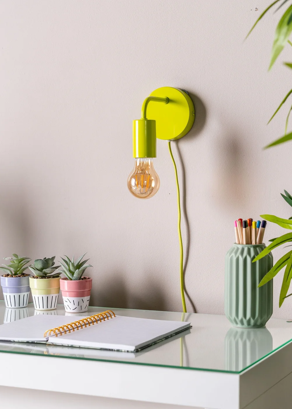 ValueLights Jordy Green Colour Pop Plug In Wall Light (13cm x 14cm x 10cm) - One Size Image 3