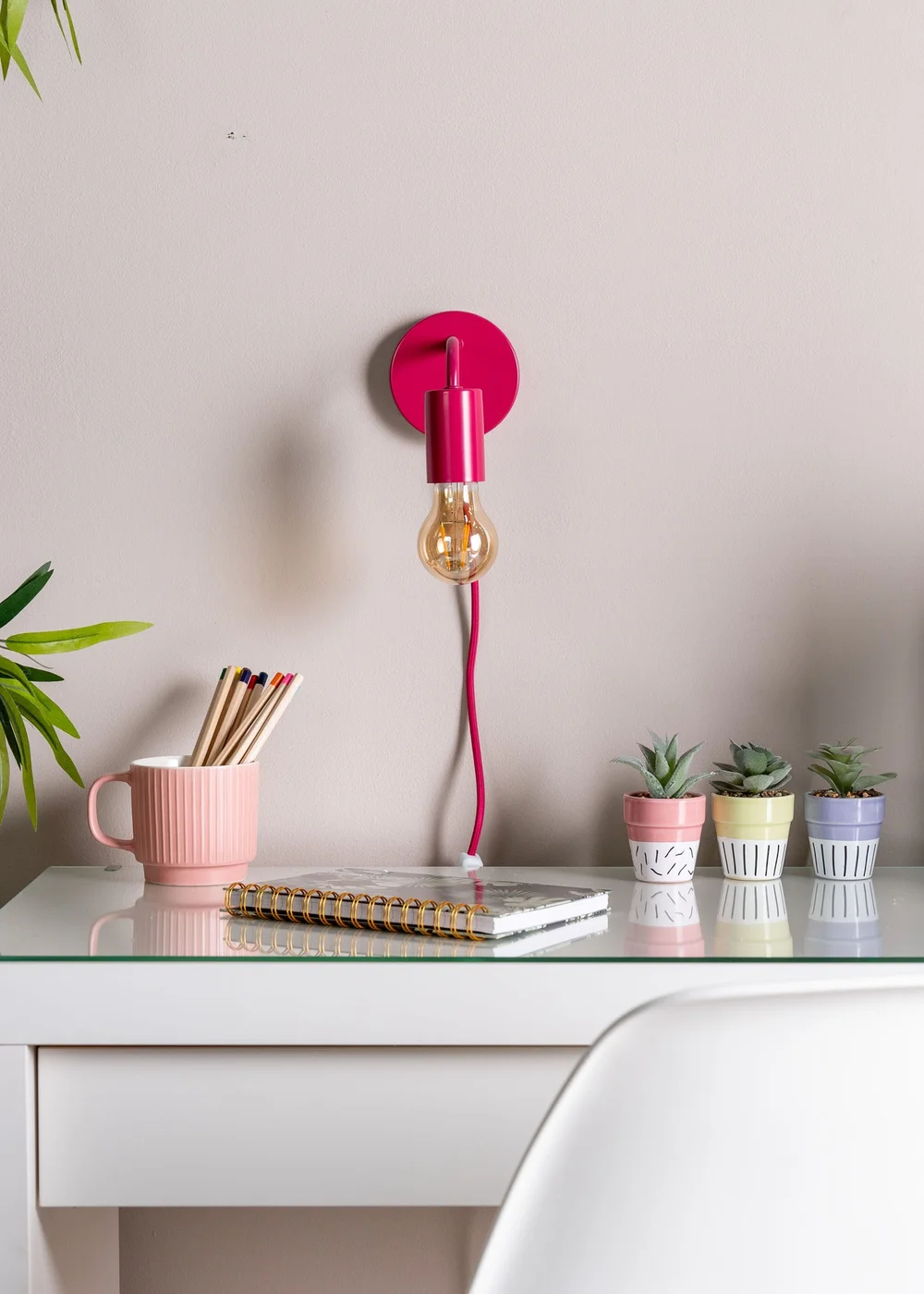 ValueLights Jordy Raspberry Colour Pop Plug In Wall Light (13cm x 14cm x 10cm) - One Size Image 5