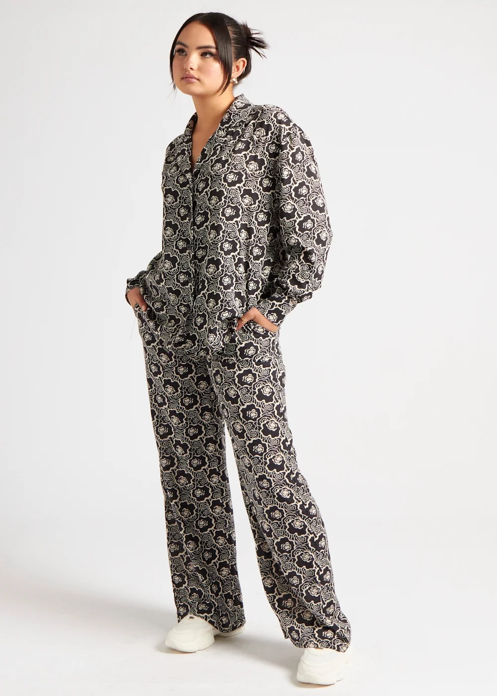 Urban Bliss Black Stencil Floral Oversized Shirt - 8 Image 2