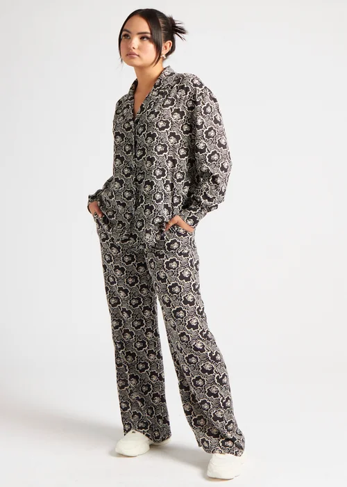 Urban Bliss Black Stencil Floral Oversized Shirt - 8 Image 2