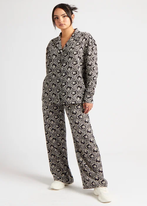 Urban Bliss Black Stencil Floral Oversized Shirt - 8 Image 3