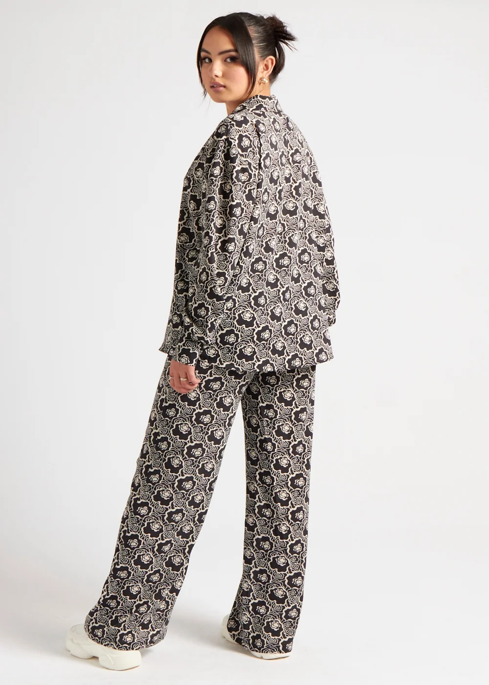 Urban Bliss Black Stencil Floral Oversized Shirt - 8 Image 4