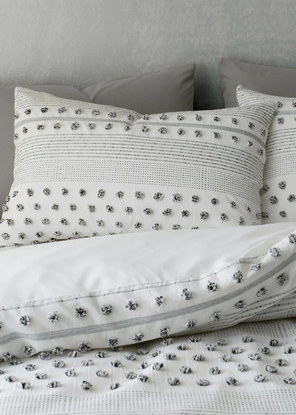 Pineapple Elephant Aisha Tufted Spot Duvet Cover Set - Single Image 2