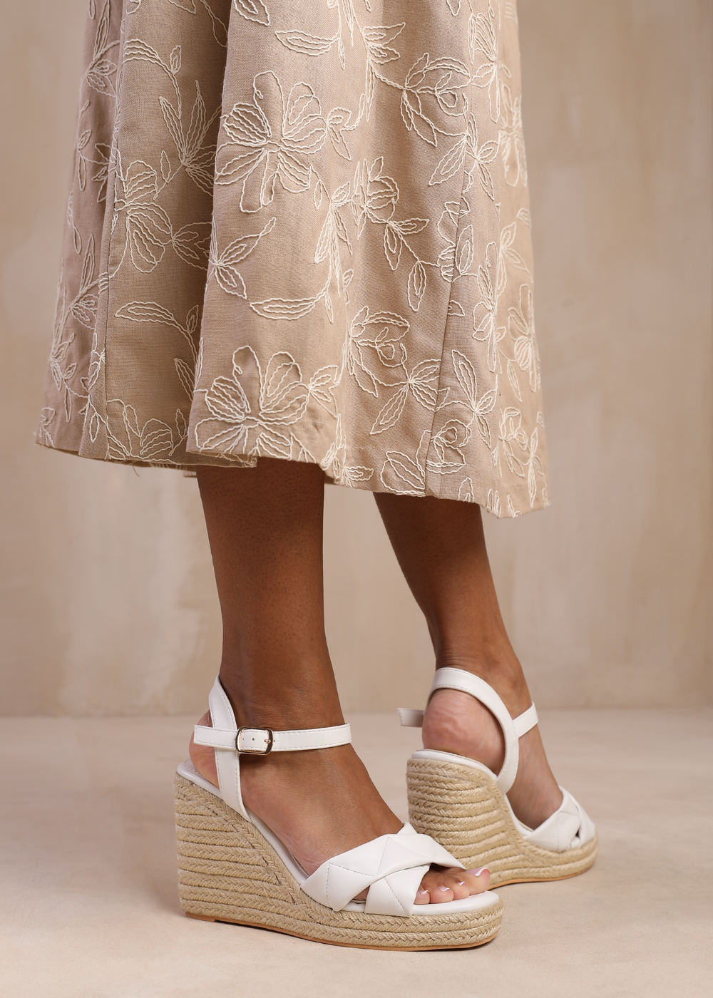 Where's That From Lima White Cross Over Strap Espadrille Wedges - Size 4 Image 3