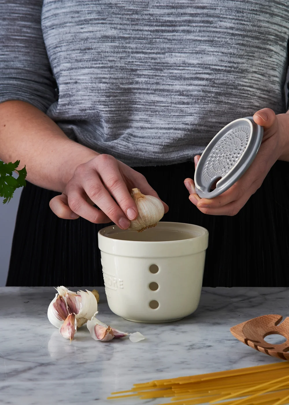 Mason Cash Innovative Kitchen Garlic Store & Grater - One Size Image 4
