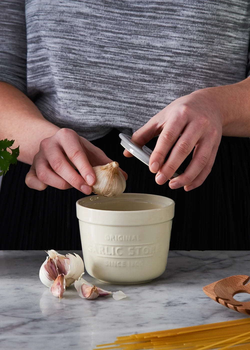 Mason Cash Innovative Kitchen Garlic Store & Grater - One Size Image 3
