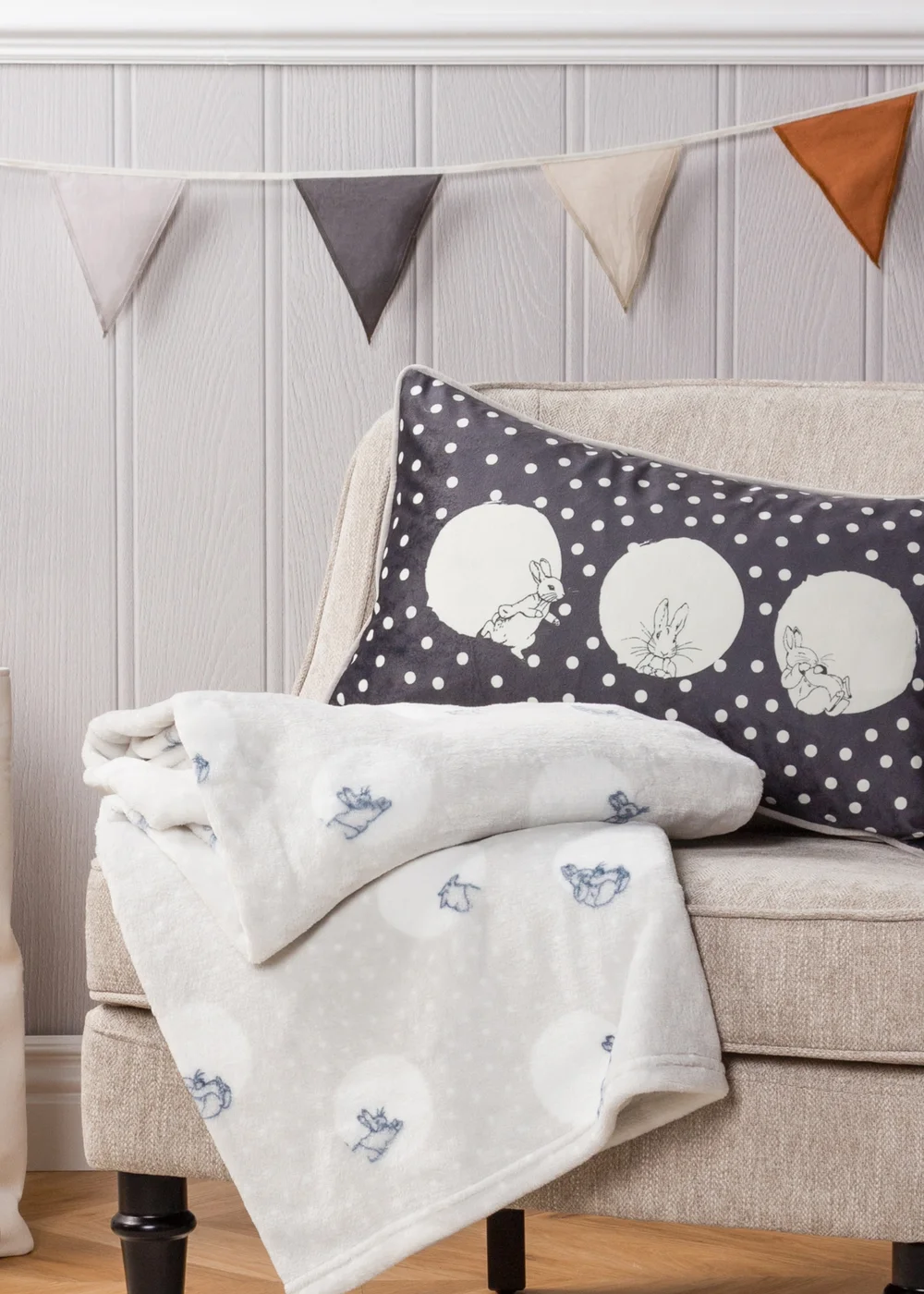 Peter Rabbit TM Spot Me Fleece Throw 130 x 180cm - 130 x 180cm Image 4