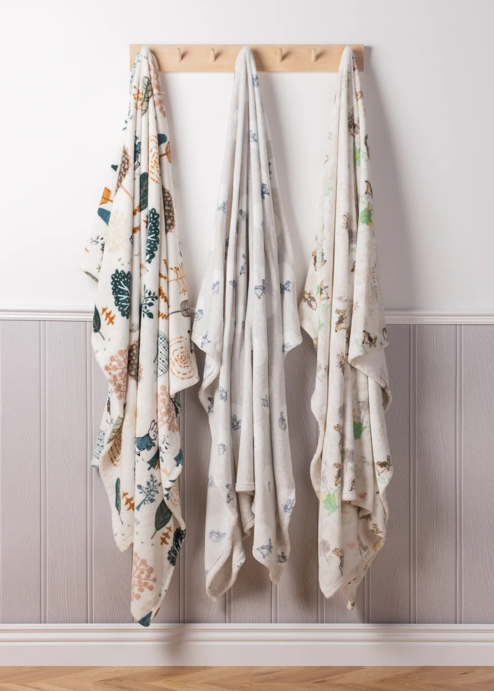 Peter Rabbit TM Spot Me Fleece Throw 130 x 180cm - 130 x 180cm Image 3