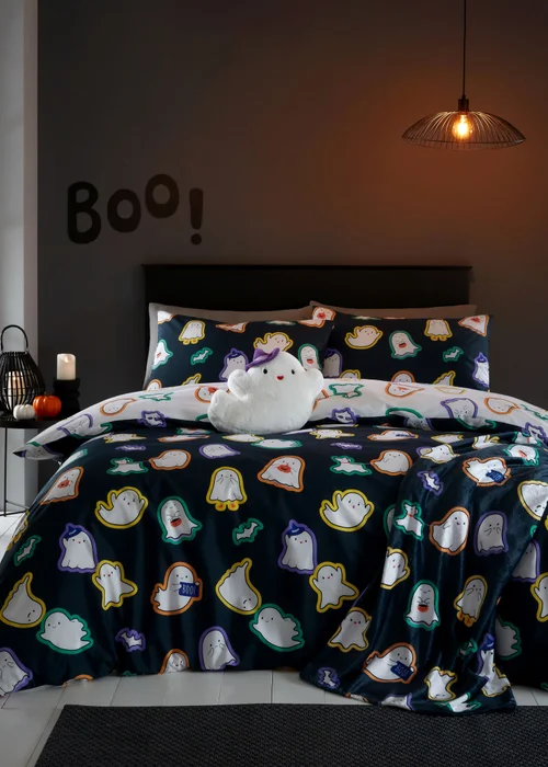 Catherine Lansfield Halloween Ghosts Cosy Fleece Blanket Throw (130x170cm) - One Size Image 2