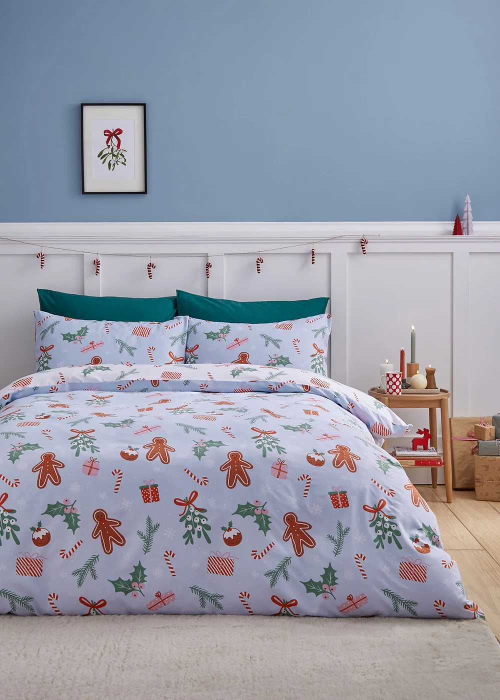 Catherine Lansfield Christmas Gingerbread Soft Microfibre Reversible Duvet Cover Set - Single Image 1