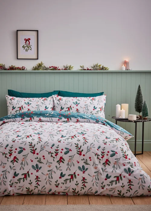 Catherine Lansfield Cotton Christmas Holly and Mistletoe Duvet Cover Set - Single Image 1