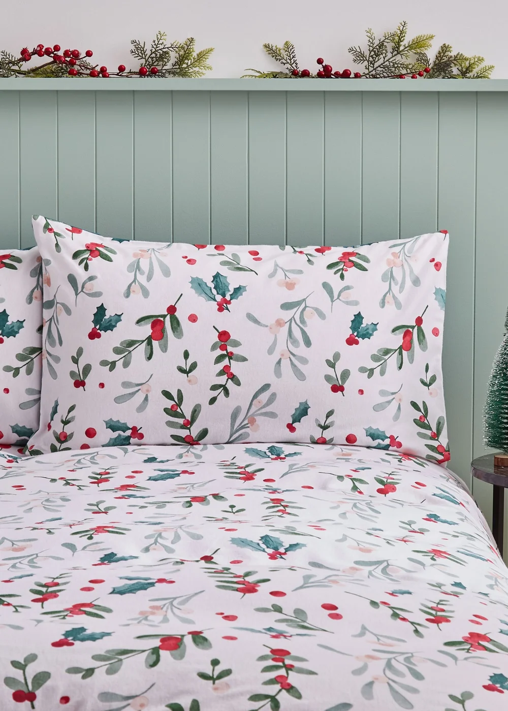 Catherine Lansfield Cotton Christmas Holly and Mistletoe Duvet Cover Set - Single Image 3