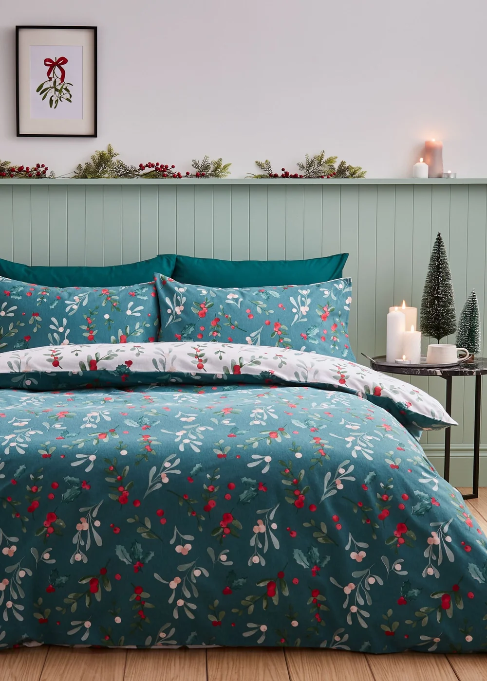 Catherine Lansfield Cotton Christmas Holly and Mistletoe Duvet Cover Set - Single Image 2