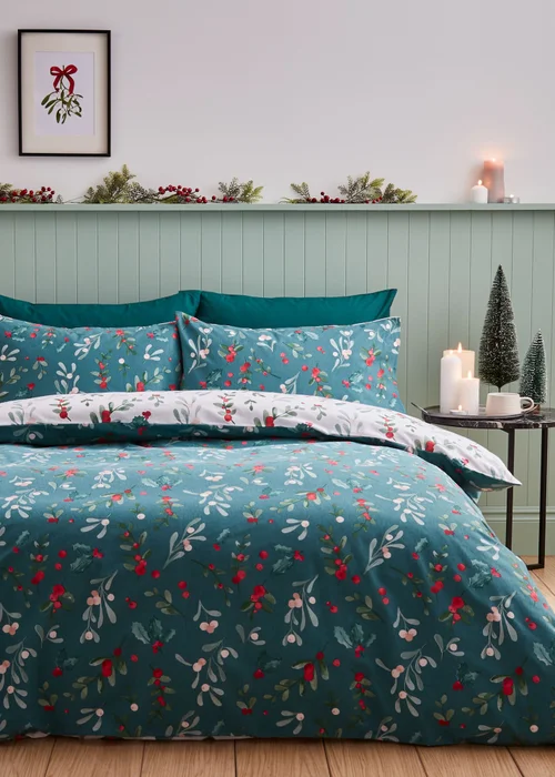 Catherine Lansfield Cotton Christmas Holly and Mistletoe Duvet Cover Set - Single Image 2